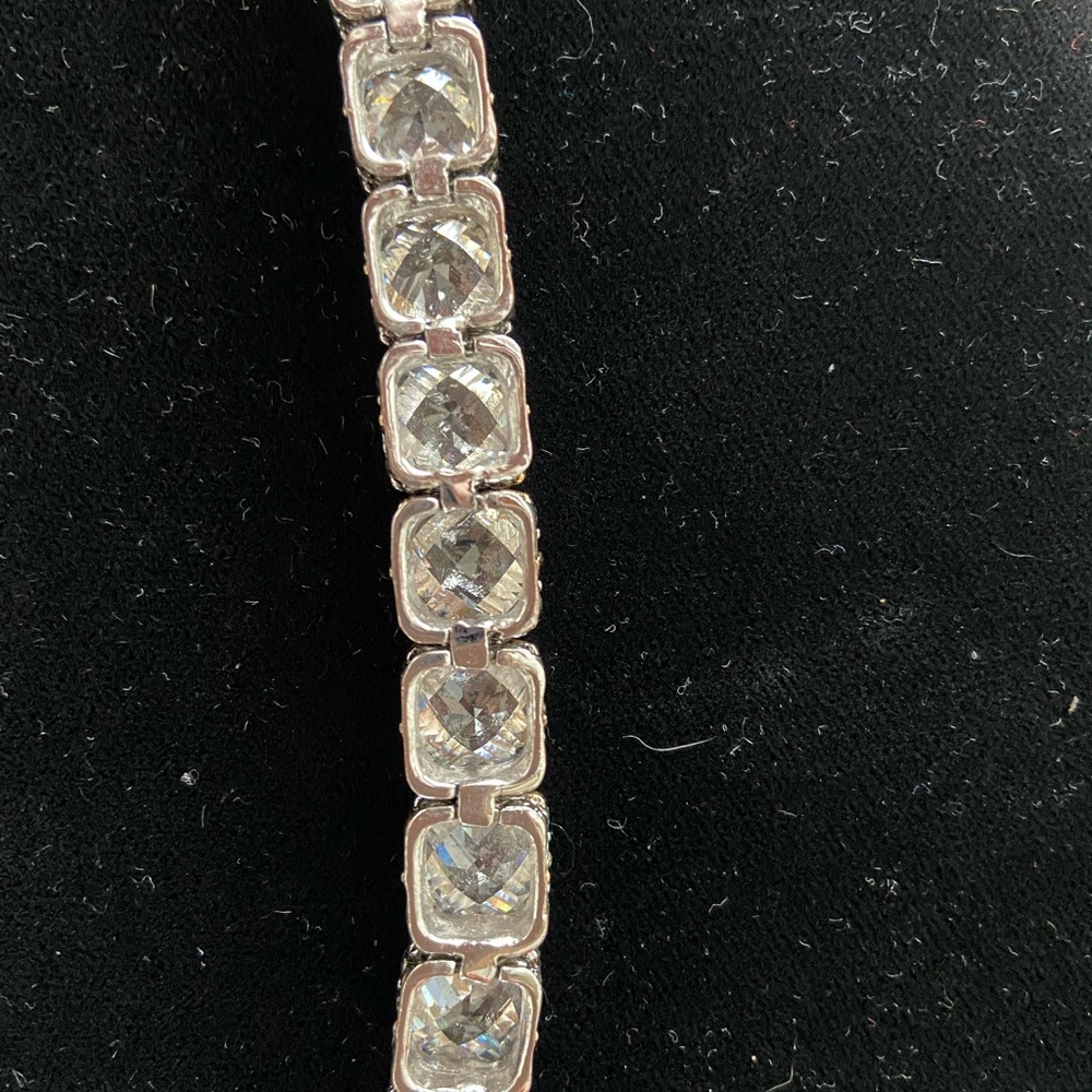 Chunky Rhinestone Bracelet - Picture 3 of 8